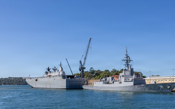 USS Fitzgerald pulls into Sydney following Exercise Kakadu 2026