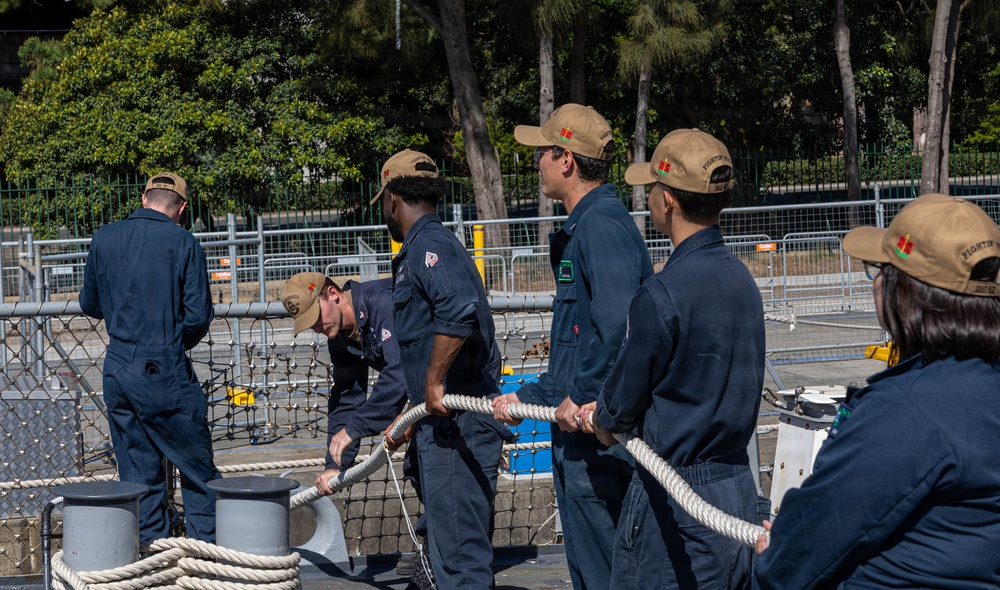 USS Fitzgerald pulls into Sydney following Exercise Kakadu 2026