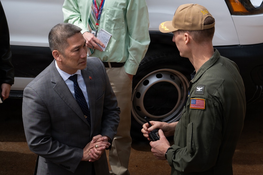 Under SECNAV Visits IKE