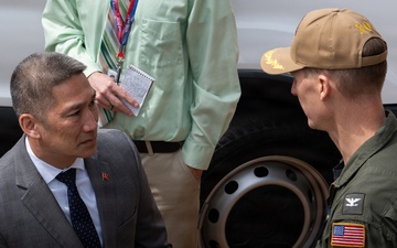 Under SECNAV Visits IKE