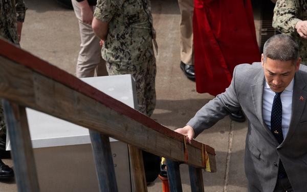 Under SECNAV Visits IKE