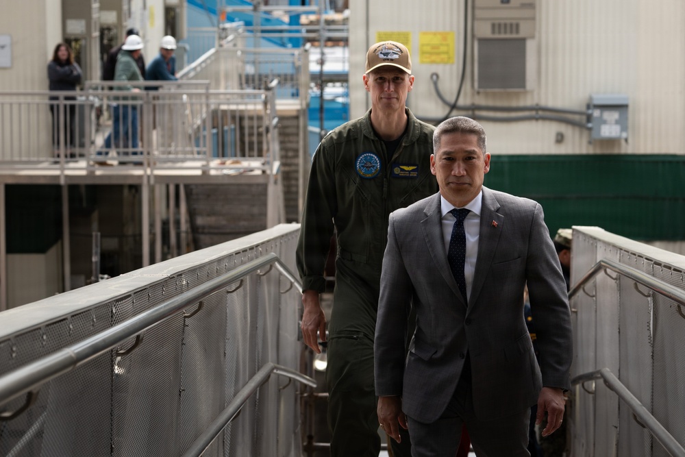 Under SECNAV Visits IKE