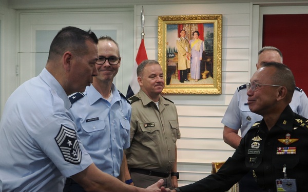 Washington National Guard senior leaders meet with Chief of Defense Forces of the Royal Thai Armed Forces