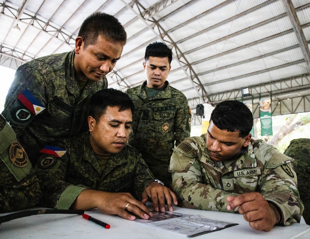 U.S. and Philippine Soldiers Conduct Electronic Warfare Training at Exercise Salaknib 2026