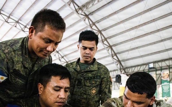 U.S. and Philippine Soldiers Conduct Electronic Warfare Training at Exercise Salaknib 2026