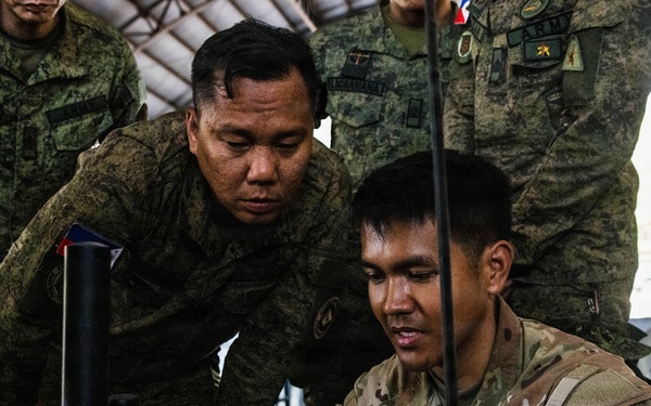U.S. and Philippine Soldiers Conduct Electronic Warfare Training at Exercise Salaknib 2026