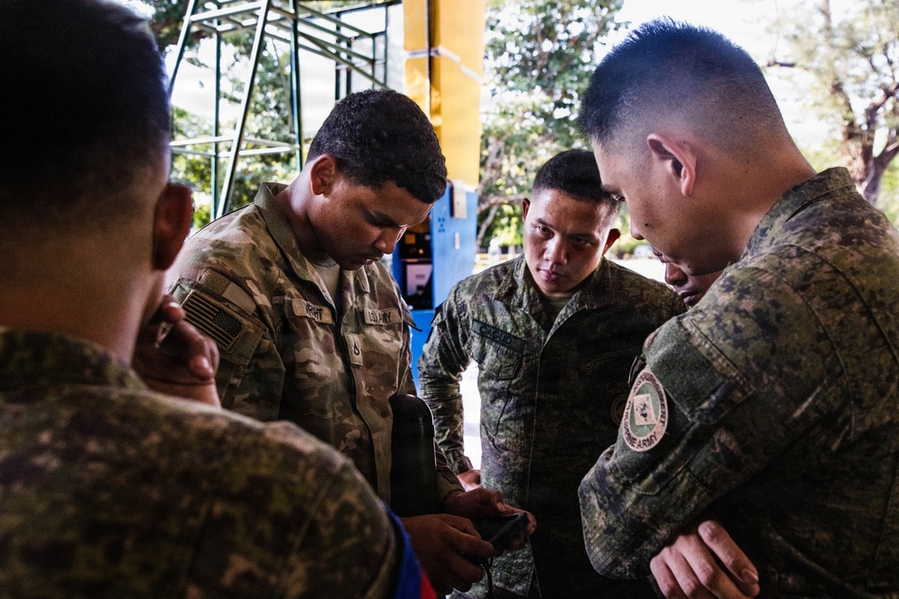 U.S. and Philippine Soldiers Conduct Electronic Warfare Training at Exercise Salaknib 2026