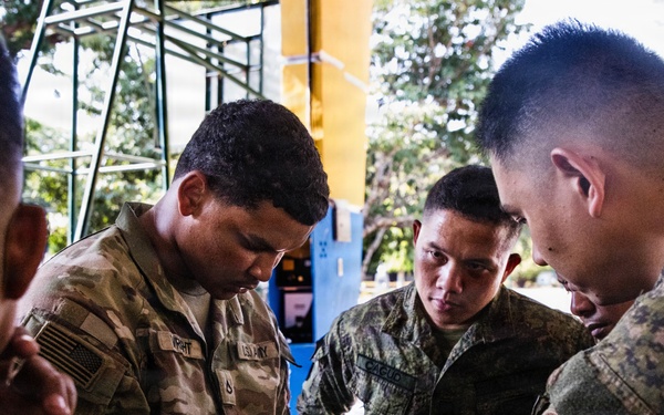 U.S. and Philippine Soldiers Conduct Electronic Warfare Training at Exercise Salaknib 2026