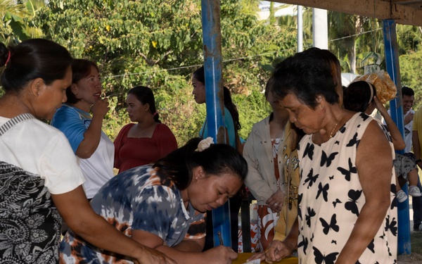 Balikatan 2026: U.S., Philippine service members provide medical care, training in San Narciso