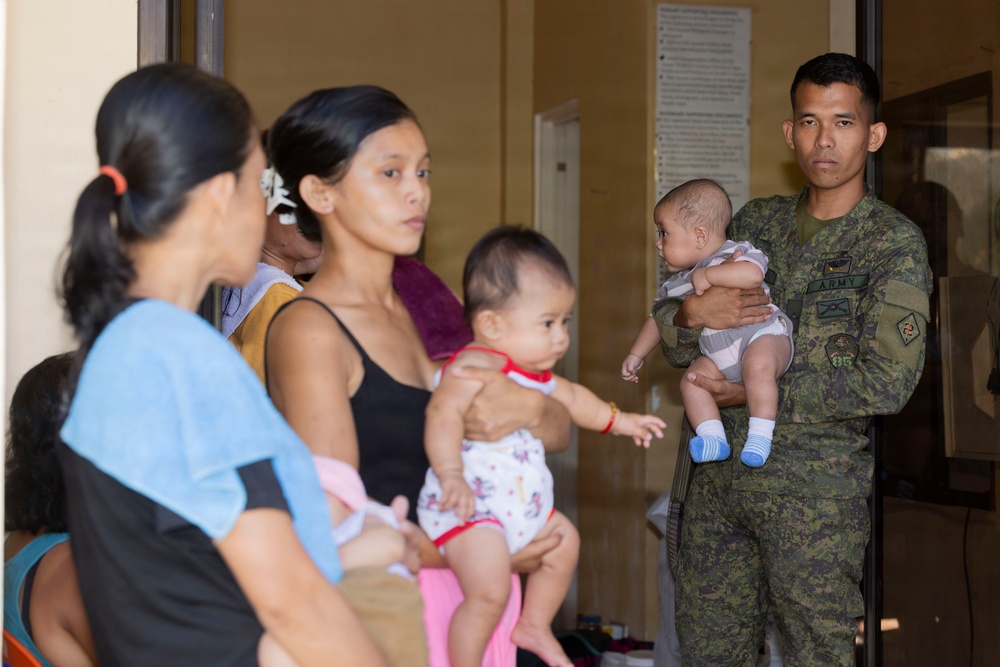 Balikatan 2026: U.S., Philippine service members provide medical care, training in San Narciso