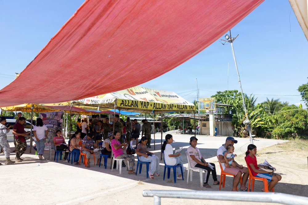 Balikatan 2026: U.S., Philippine service members provide medical care, training in San Narciso