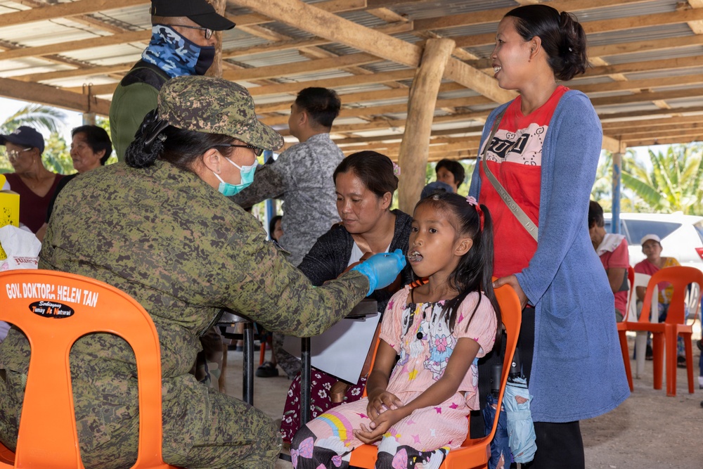 Balikatan 2026: U.S., Philippine service members provide medical care, training in San Narciso