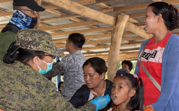 Balikatan 2026: U.S., Philippine service members provide medical care, training in San Narciso