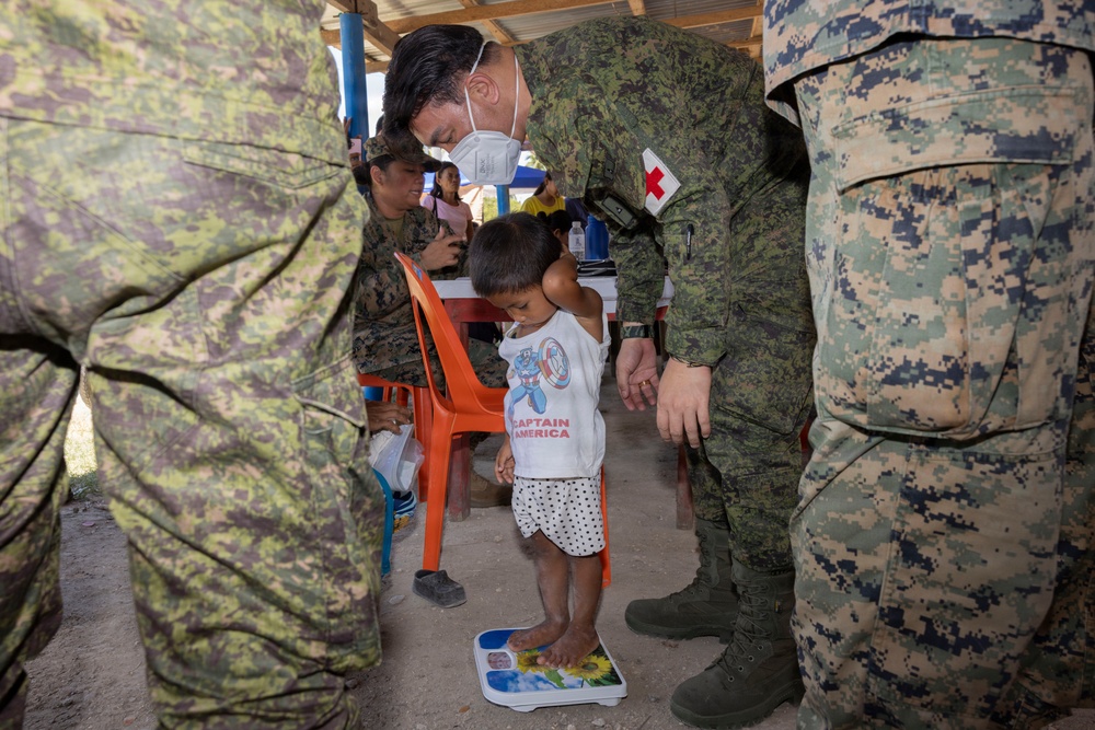 Balikatan 2026: U.S., Philippine service members provide medical care, training in San Narciso