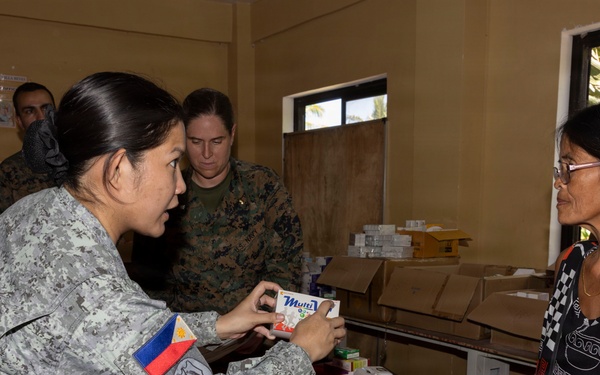 Balikatan 2026: U.S., Philippine service members provide medical care, training in San Narciso