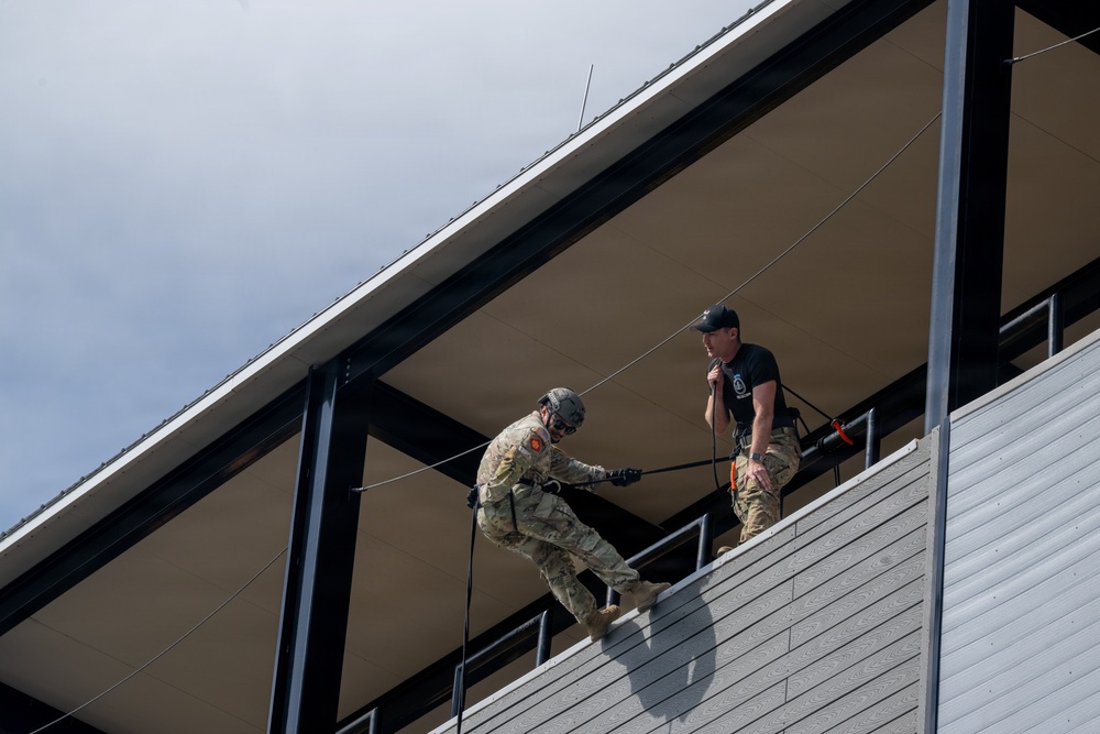 23d CABS Airmen Graduate Air Assault School