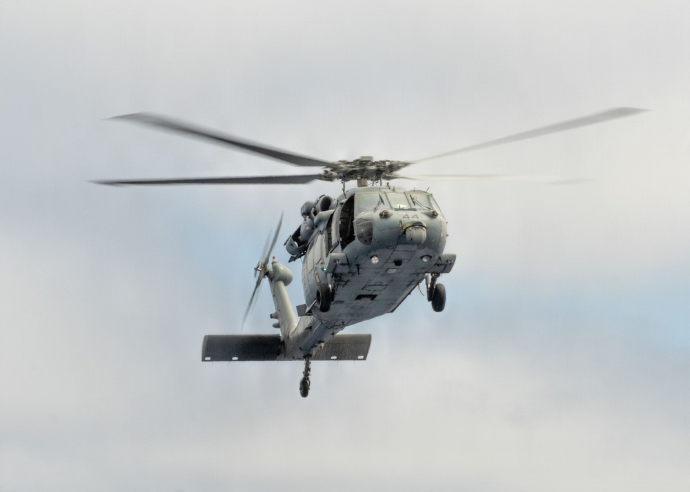 HSC-23 conducts flight operations with USS John P. Murtha ahead of Artemis II recovery