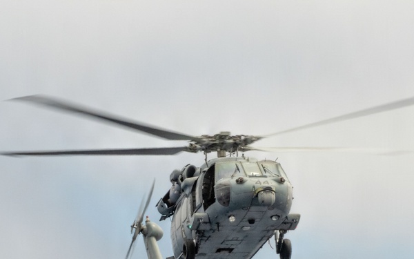 HSC-23 conducts flight operations with USS John P. Murtha ahead of Artemis II recovery