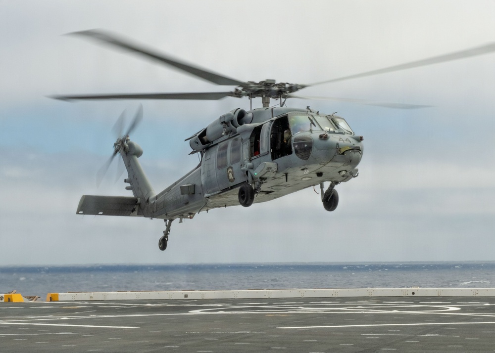 HSC-23 conducts flight operations with USS John P. Murtha ahead of Artemis II recovery