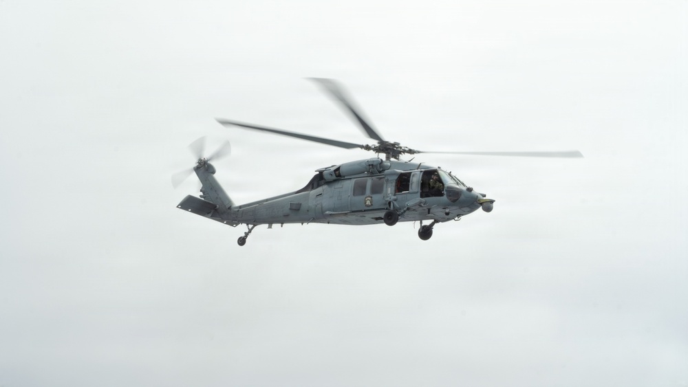 HSC-23 conducts flight operations with USS John P. Murtha ahead of Artemis II recovery