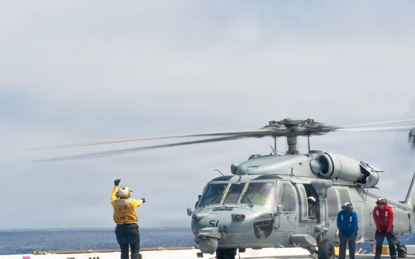 HSC-23 conducts flight operations with USS John P. Murtha ahead of Artemis II recovery