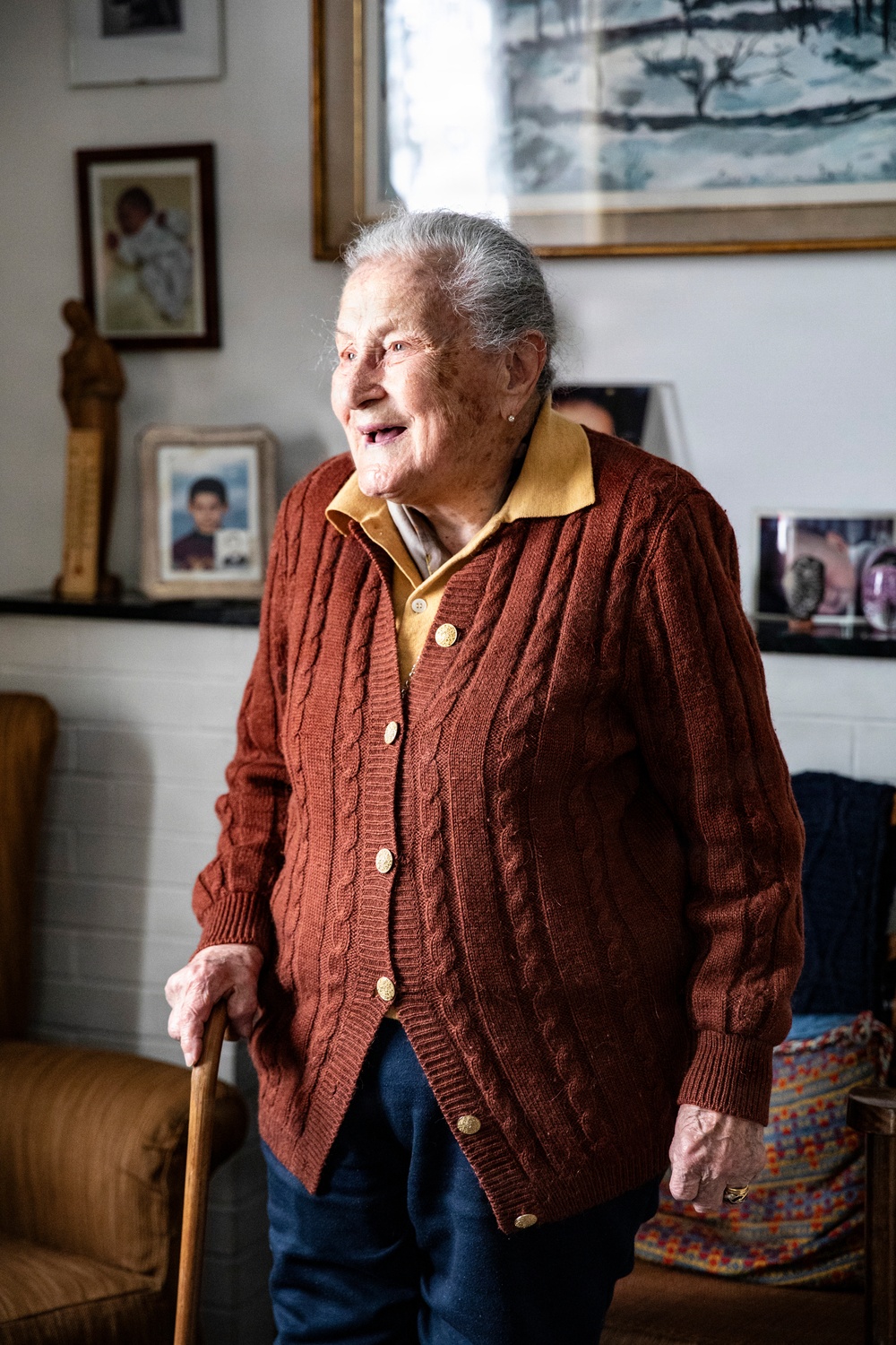 SETAF-AF presents Order of St. Michael to Italian WWII paratrooper Paola Del Din