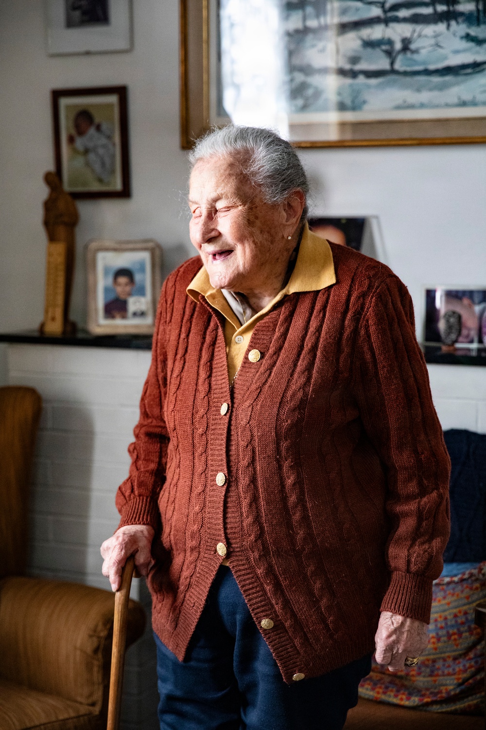 SETAF-AF presents Order of St. Michael to Italian WWII paratrooper Paola Del Din