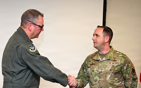 U.S. Air Force Lt. Gen. Luke Ahmann, Commander, Continental U.S. North American Aerospace Defense Command Region; Commander, 1st Air Force (U.S. Air Forces Northern and U.S. Air Forces Space) visits the 177th Fighter Wing, New Jersey Air national Guard