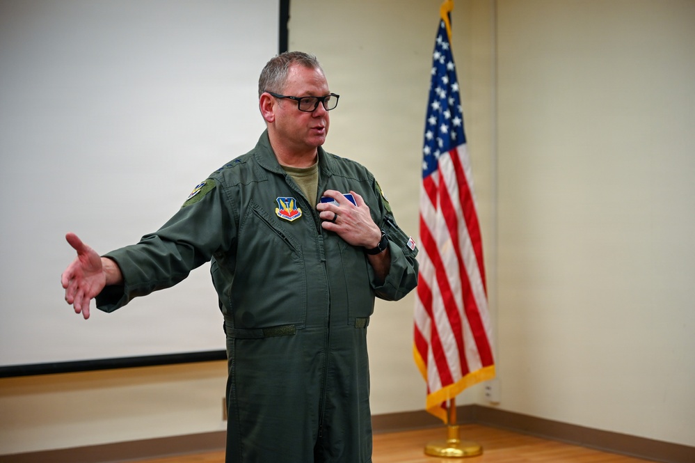 U.S. Air Force Lt. Gen. Luke Ahmann, Commander, Continental U.S. North American Aerospace Defense Command Region; Commander, 1st Air Force (U.S. Air Forces Northern and U.S. Air Forces Space) visits the 177th Fighter Wing, New Jersey Air national Guard