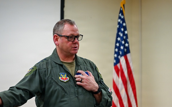 U.S. Air Force Lt. Gen. Luke Ahmann, Commander, Continental U.S. North American Aerospace Defense Command Region; Commander, 1st Air Force (U.S. Air Forces Northern and U.S. Air Forces Space) visits the 177th Fighter Wing, New Jersey Air national Guard