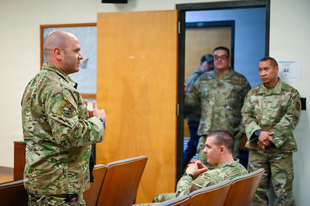 U.S. Air Force Lt. Gen. Luke Ahmann, Commander, Continental U.S. North American Aerospace Defense Command Region; Commander, 1st Air Force (U.S. Air Forces Northern and U.S. Air Forces Space) visits the 177th Fighter Wing, New Jersey Air national Guard