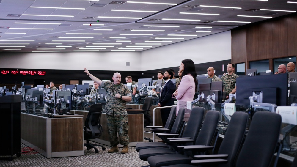 Director of National Intelligence Visits I MEF at Camp Pendleton
