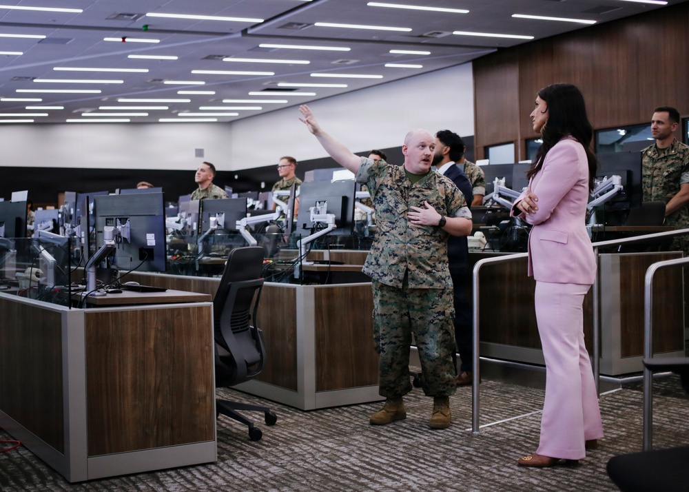 Director of National Intelligence Visits I MEF at Camp Pendleton