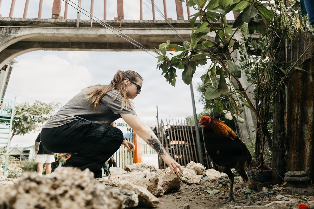 Task Force Ashland Marines, Sailors Volunteer at Philippine Orphanage