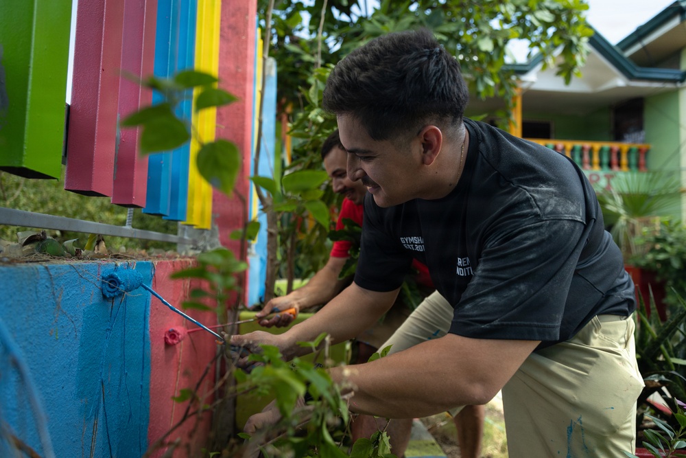 Task Force Ashland Marines, Sailors Volunteer at Philippine Orphanage
