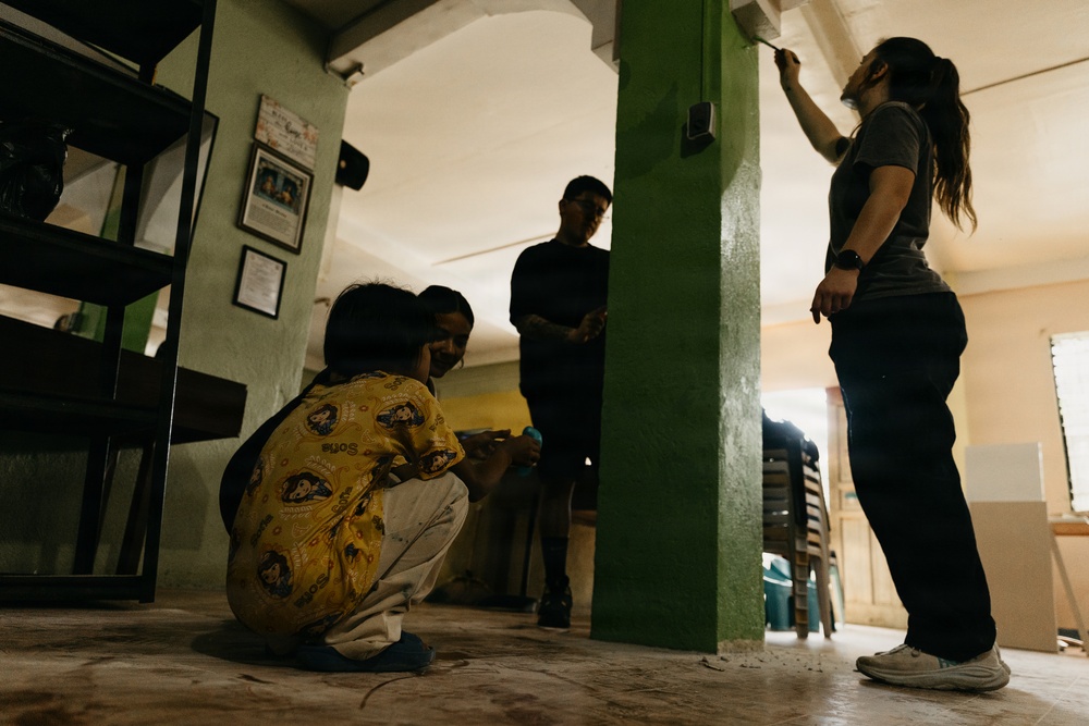 Task Force Ashland Marines, Sailors Volunteer at Philippine Orphanage