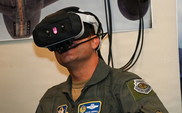 10th Air Force commander completes 307th Bomb Wing immersion