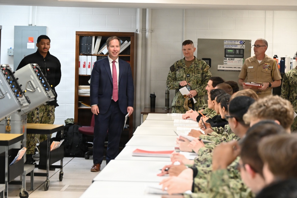 Assistant Secretary of the Navy Manpower and Reserve Affairs visits SCSTC Great Lakes