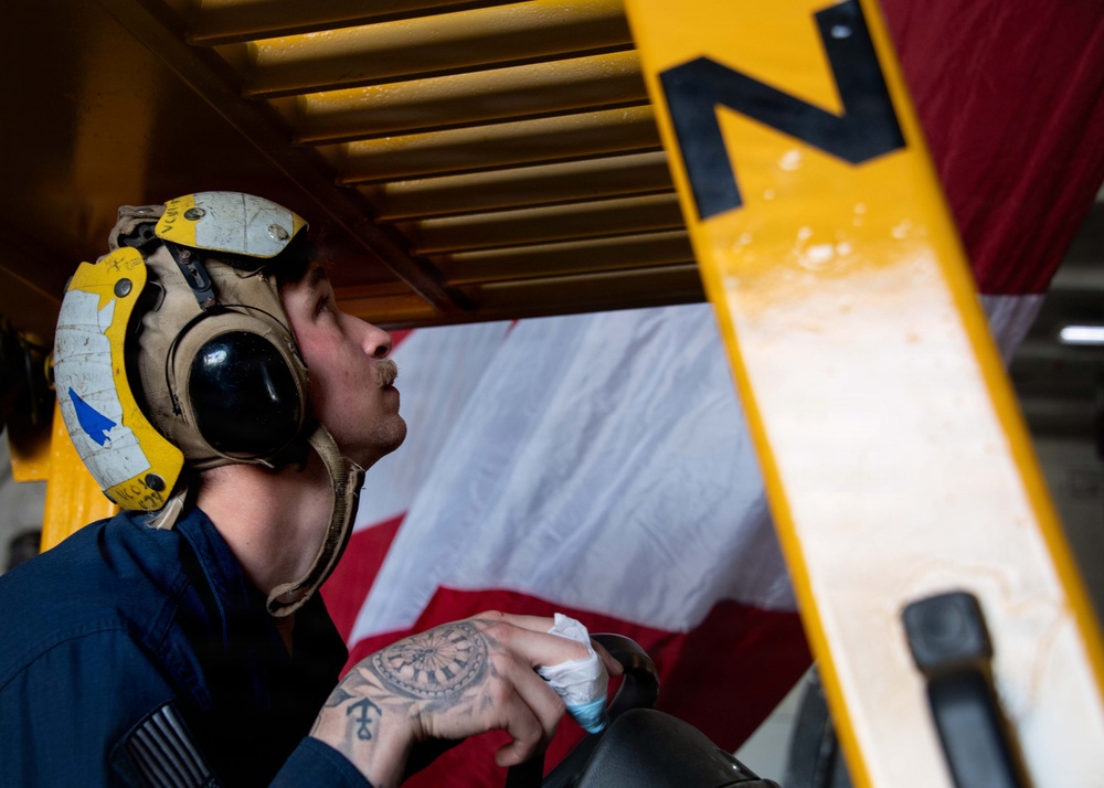 Ike Conducts Planned Incremental Availability maintenance period