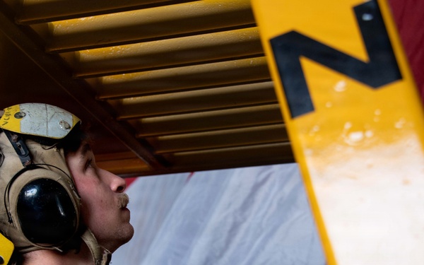 Ike Conducts Planned Incremental Availability maintenance period