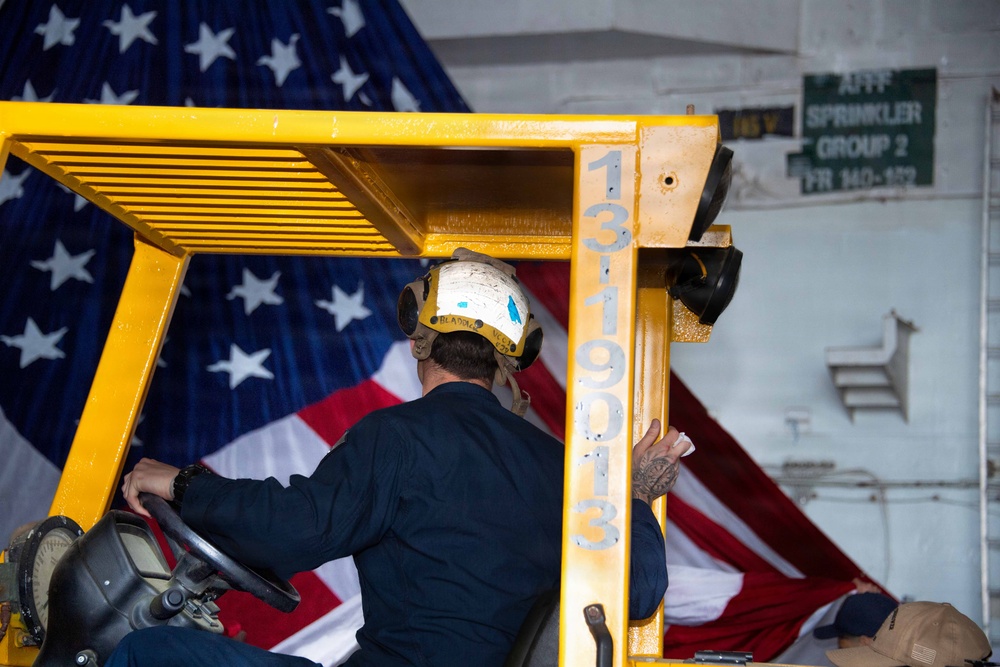 Ike Conducts Planned Incremental Availability maintenance period