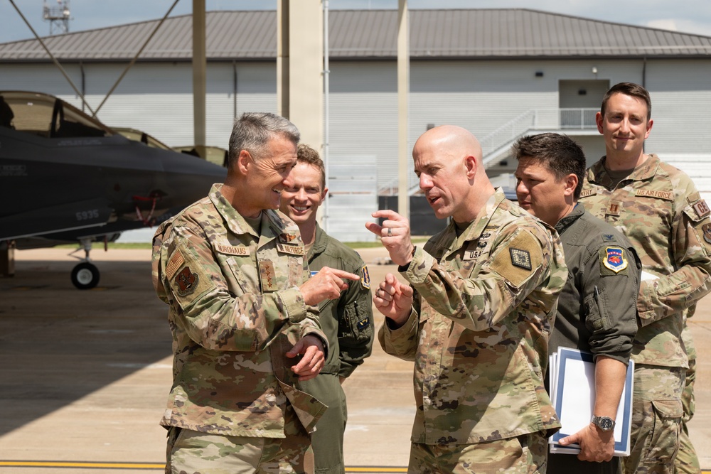 Chief of NGB visits Ebbing ANGB