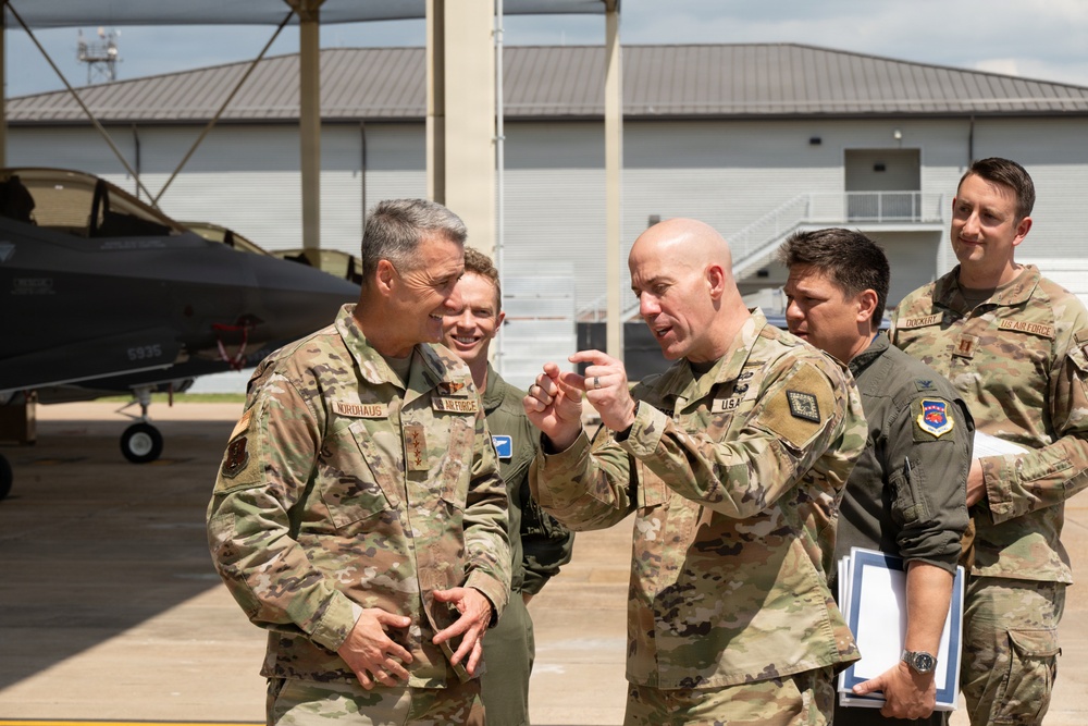 Chief of NGB visits Ebbing ANGB