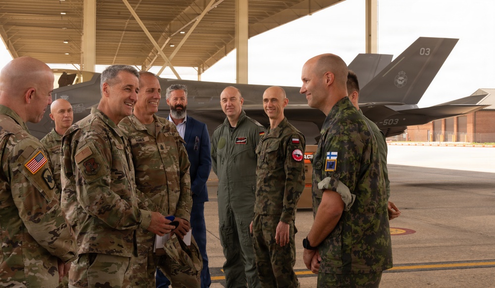 Chief of NGB visits Ebbing ANGB