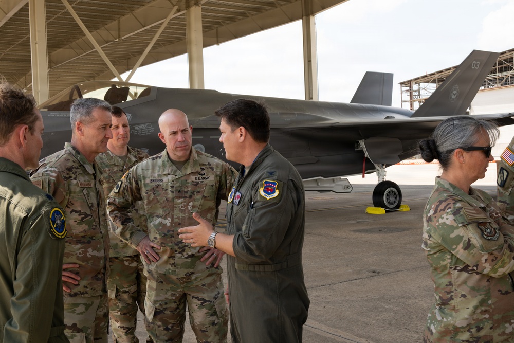 Chief of NGB visits Ebbing ANGB