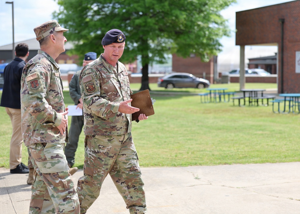 Chief of NGB Visits Ebbing ANGB