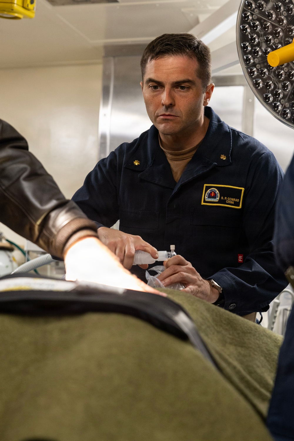 Sailors from USS John P. Murtha, Fleet Surgical Teams 1 and 9, Naval Medical Center San Diego conduct medical drill ahead of Artemis II recovery operations