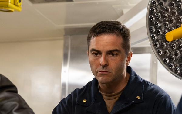 Sailors from USS John P. Murtha, Fleet Surgical Teams 1 and 9, Naval Medical Center San Diego conduct medical drill ahead of Artemis II recovery operations