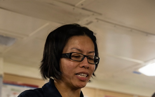Sailors from USS John P. Murtha, Fleet Surgical Teams 1 and 9, Naval Medical Center San Diego conduct medical drill ahead of Artemis II recovery operations