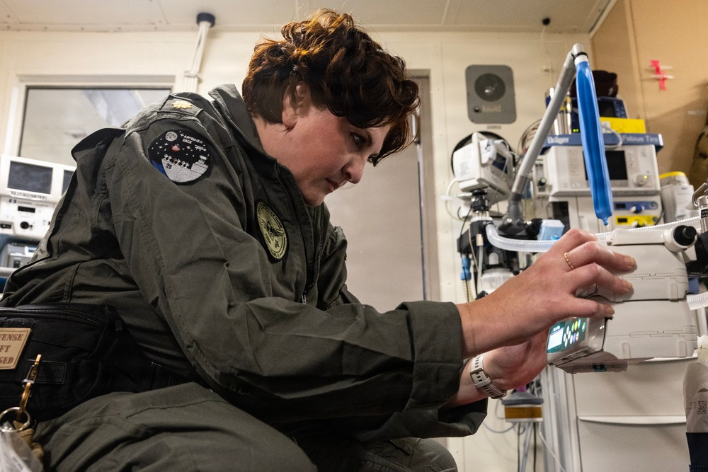 Sailors from USS John P. Murtha, Fleet Surgical Teams 1 and 9, Naval Medical Center San Diego conduct medical drills ahead of Artemis II recovery operations